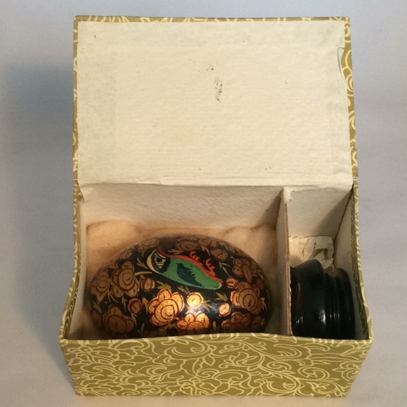 ๐ Vintage Wood Lacquer Egg On Stand Flowers Red Gold - Picture 9 of 9